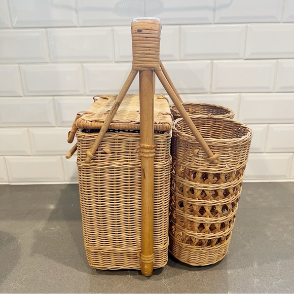 Vintage MCM Wicker Picnic Basket With Beverage Wine bottle holder - Picture 5 of 16